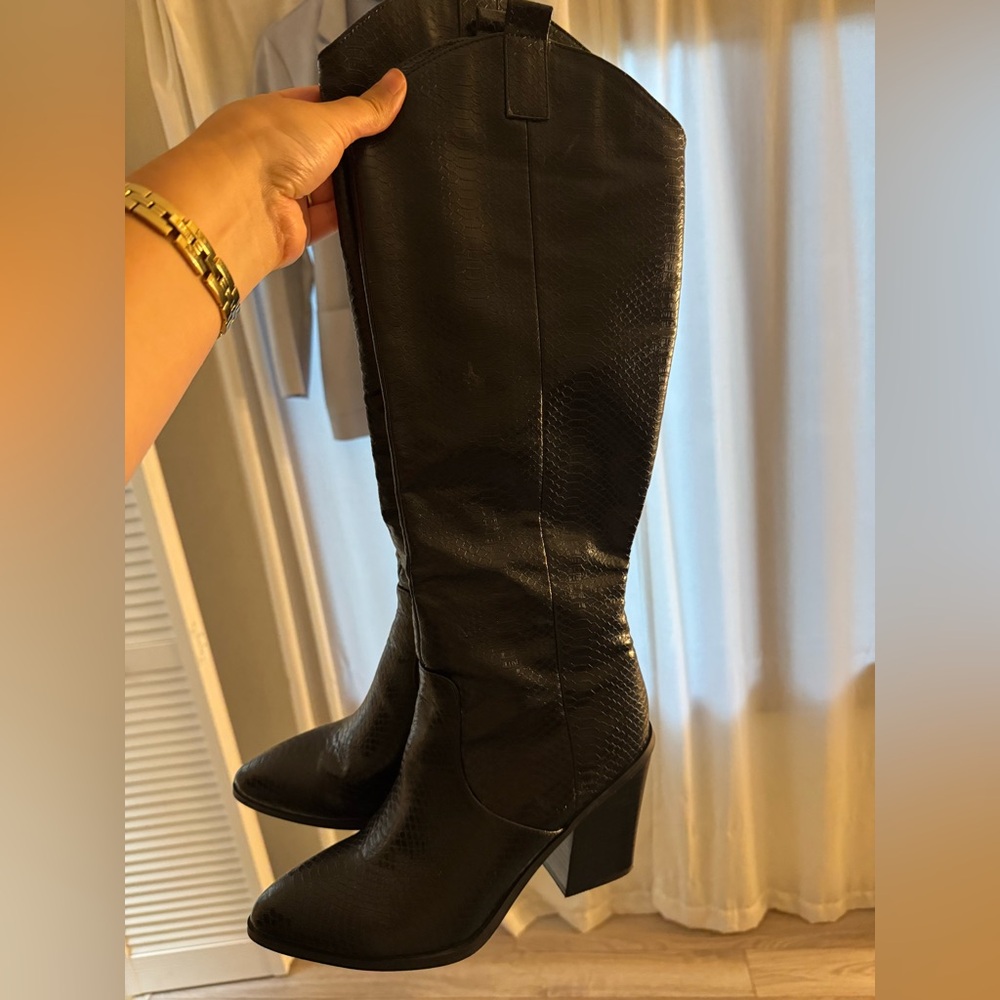 Black Knee-High Boots *Worn Once*
